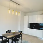 View Premium דירה *